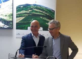 La firma del protocollo di intesa siglata dai due presidenti delle OI del Nord e Centro-Sud, Tiberio Rabboni e Guglielmo Vaccaro